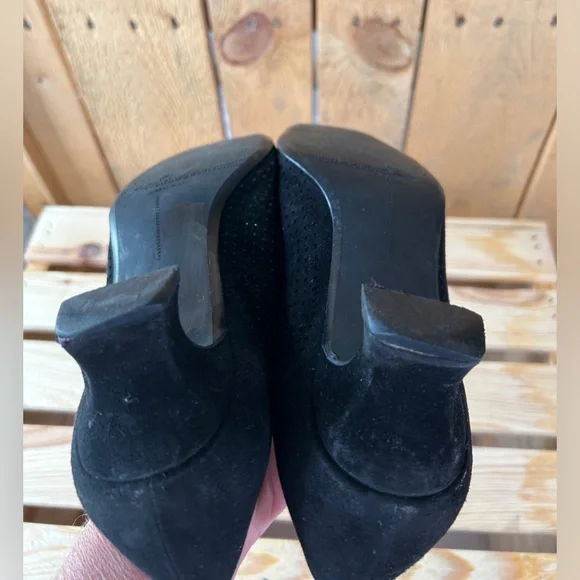 90s Stuart Weitzman Black Perforated Suede Kitten Heels, Size 7.5 Made in Spain - Picture 7 of 14
